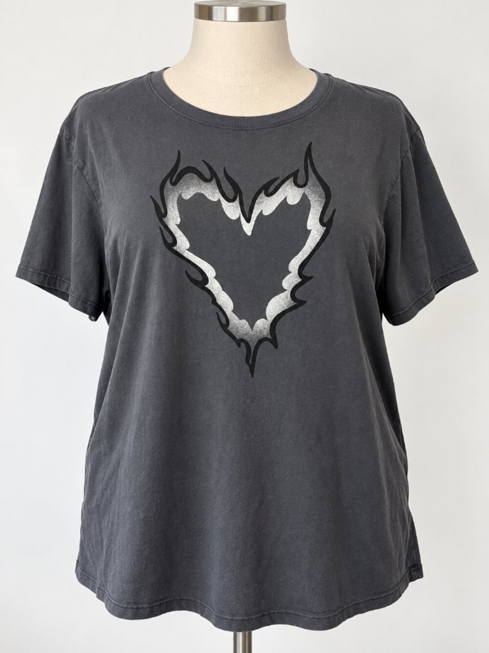 Torrid Flame Heart Graphic Tee Boyfriend Fit Size 2 18/20 Black Plus Size